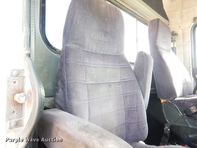 image for item DG8286 1999 Peterbilt 379  winch truck