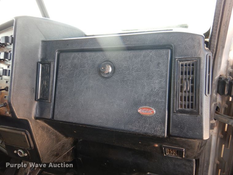 image for item DG8286 1999 Peterbilt 379  winch truck