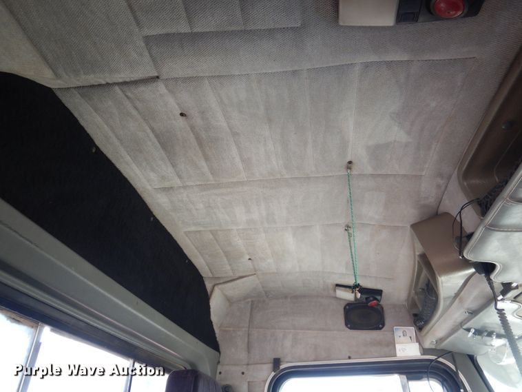 image for item DG8286 1999 Peterbilt 379  winch truck