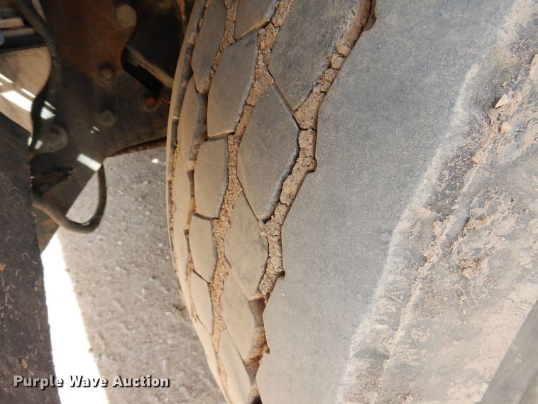 image for item DG8286 1999 Peterbilt 379  winch truck