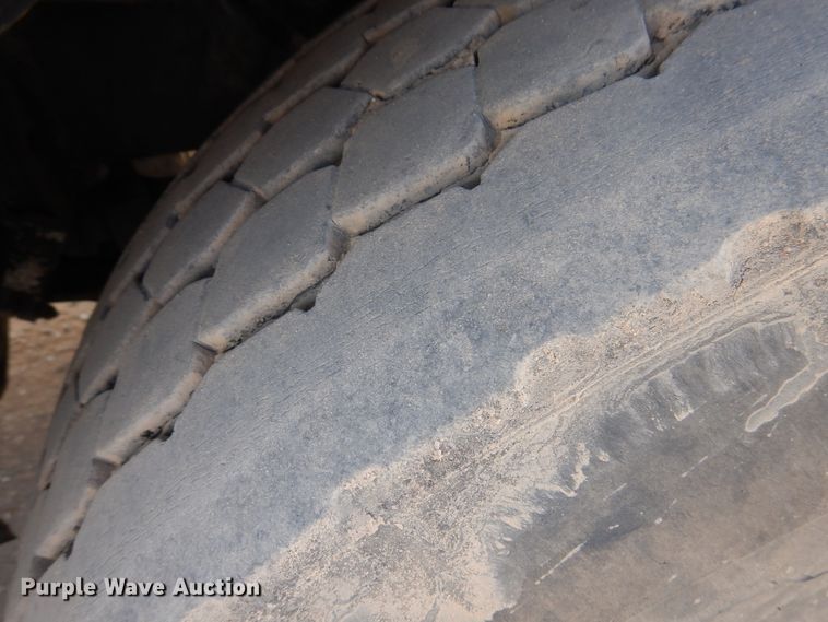 image for item DG8286 1999 Peterbilt 379  winch truck