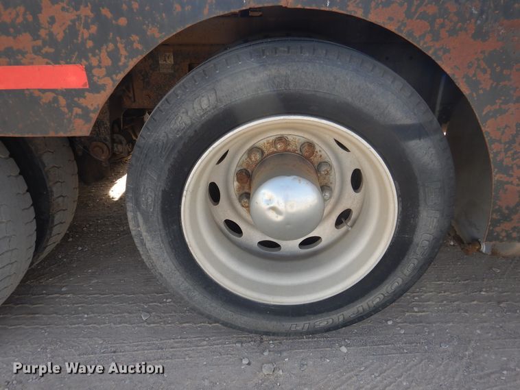 image for item DG8286 1999 Peterbilt 379  winch truck