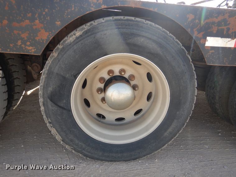 image for item DG8286 1999 Peterbilt 379  winch truck