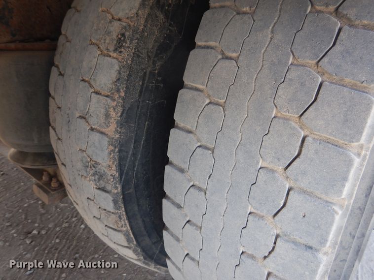 image for item DG8286 1999 Peterbilt 379  winch truck