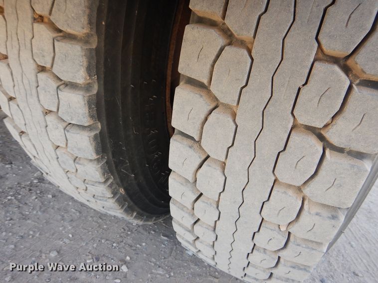 image for item DG8286 1999 Peterbilt 379  winch truck