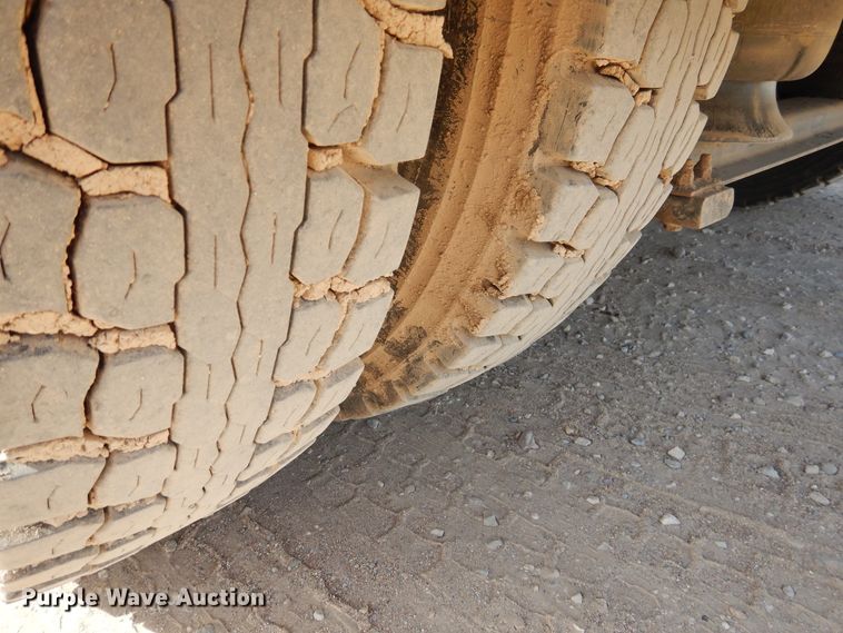 image for item DG8286 1999 Peterbilt 379  winch truck