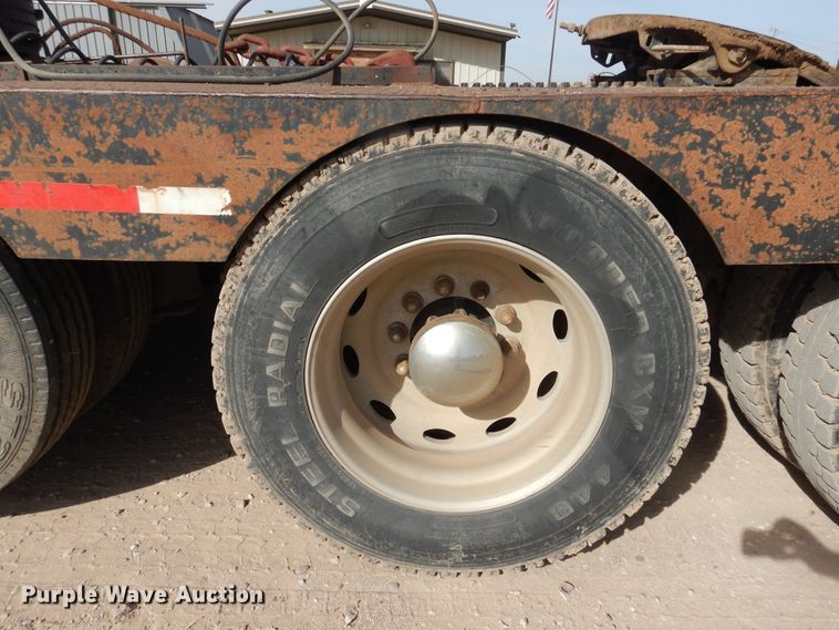 image for item DG8286 1999 Peterbilt 379  winch truck