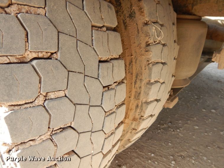 image for item DG8286 1999 Peterbilt 379  winch truck