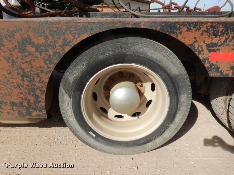 image for item DG8286 1999 Peterbilt 379  winch truck