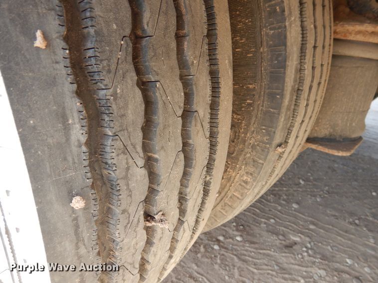 image for item DG8286 1999 Peterbilt 379  winch truck