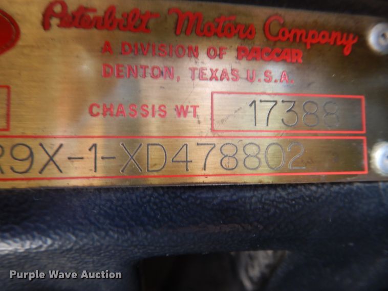 image for item DG8286 1999 Peterbilt 379  winch truck