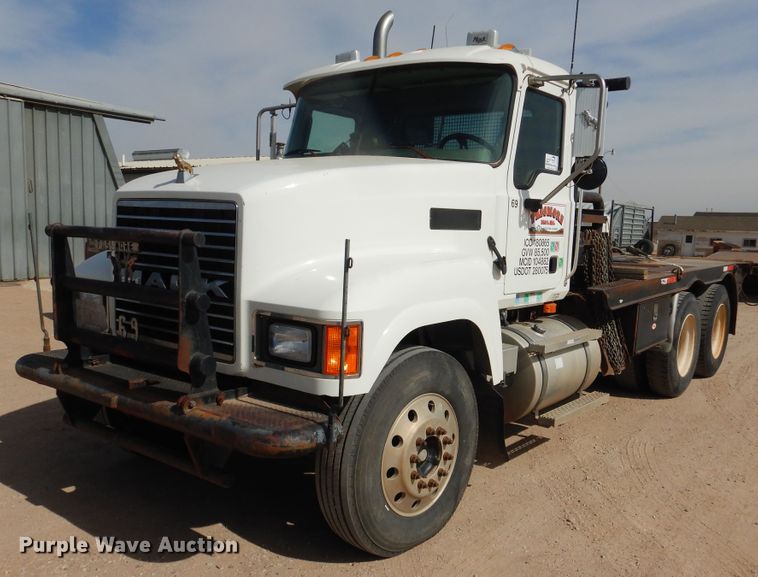 image for item DG8289 2006 Mack CH  winch truck