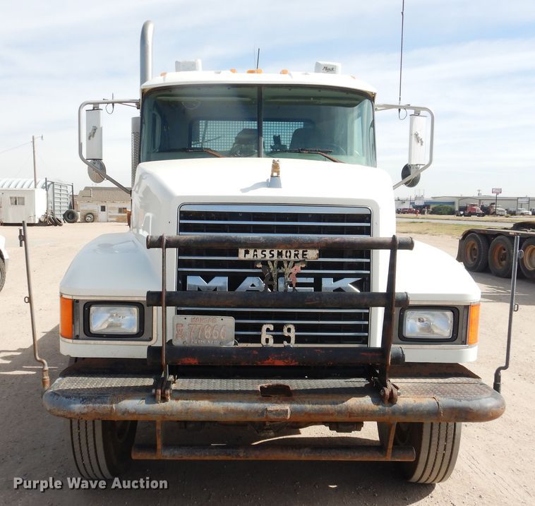 image for item DG8289 2006 Mack CH  winch truck