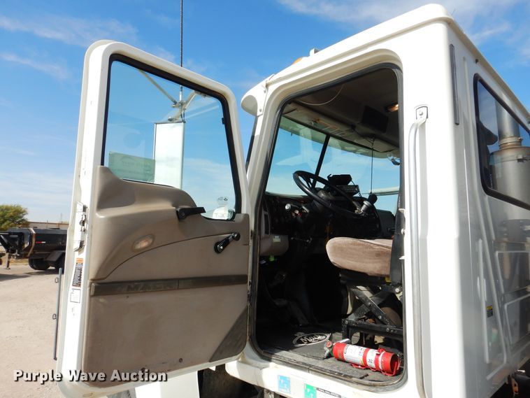 image for item DG8289 2006 Mack CH  winch truck