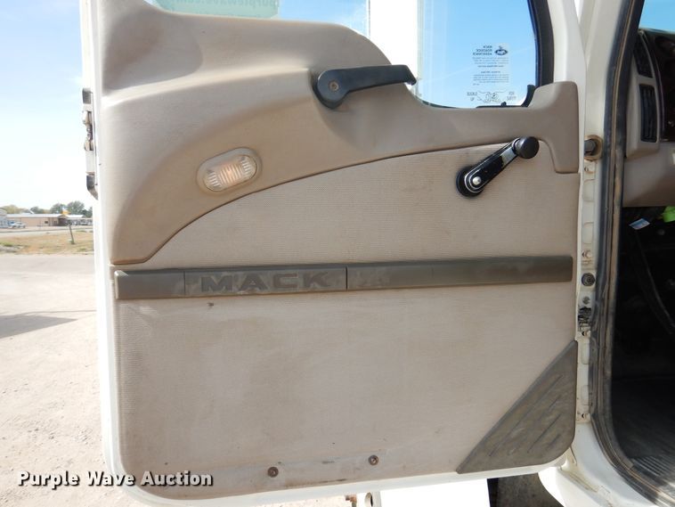 image for item DG8289 2006 Mack CH  winch truck