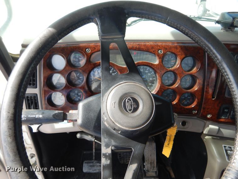 image for item DG8289 2006 Mack CH  winch truck