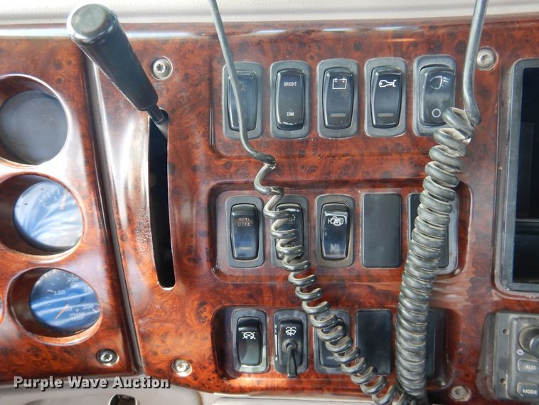 image for item DG8289 2006 Mack CH  winch truck