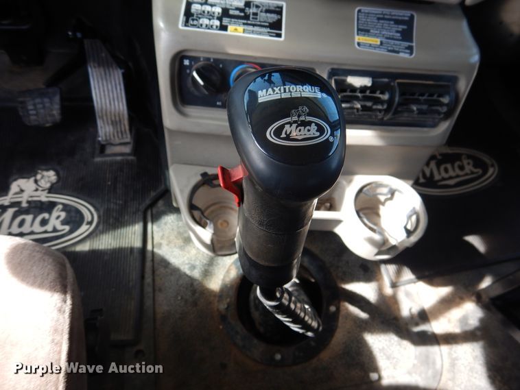 image for item DG8289 2006 Mack CH  winch truck