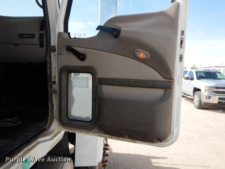 image for item DG8289 2006 Mack CH  winch truck