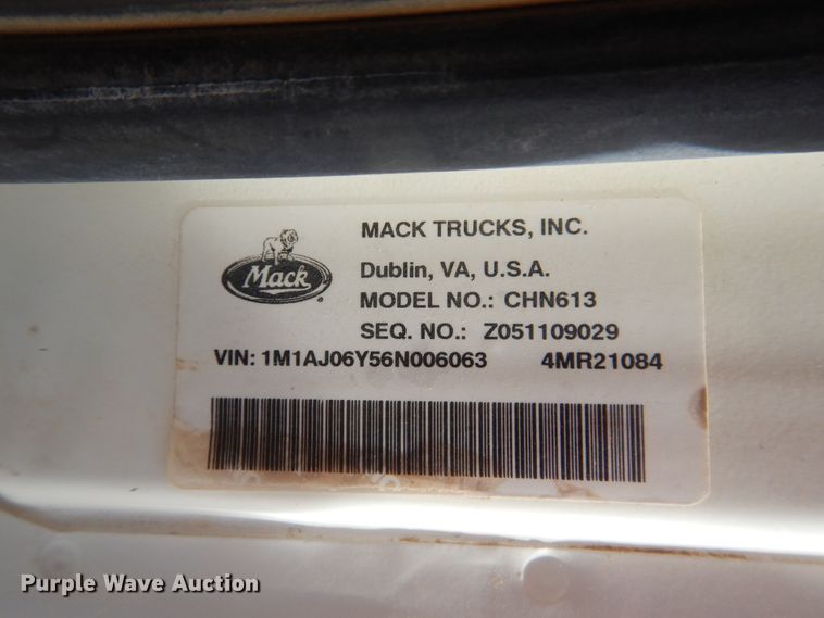 image for item DG8289 2006 Mack CH  winch truck