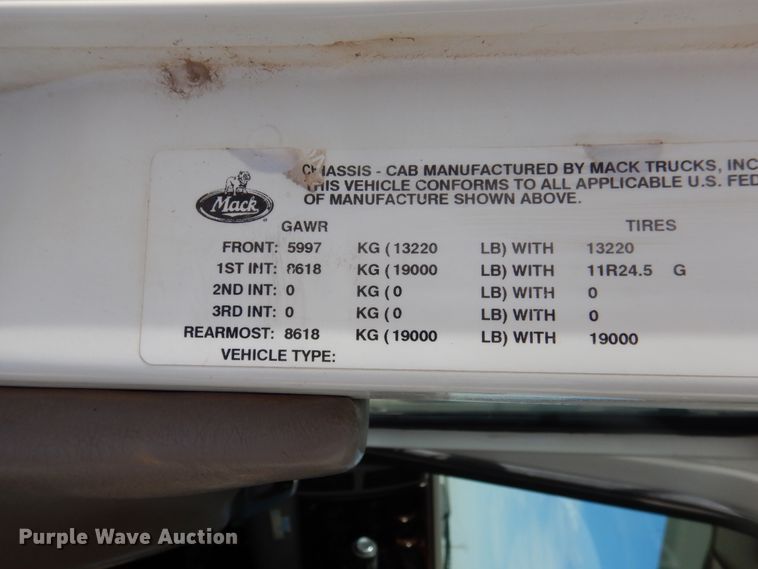 image for item DG8289 2006 Mack CH  winch truck