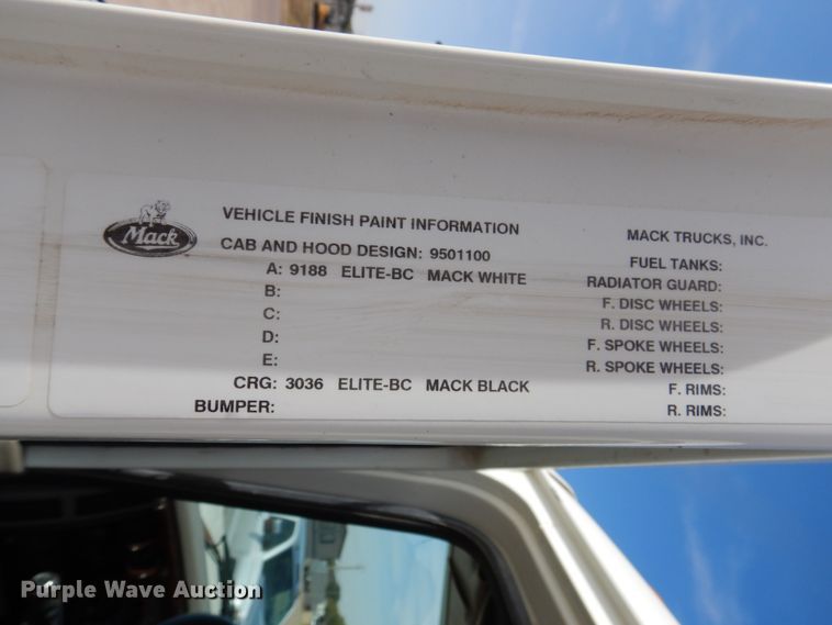 image for item DG8289 2006 Mack CH  winch truck