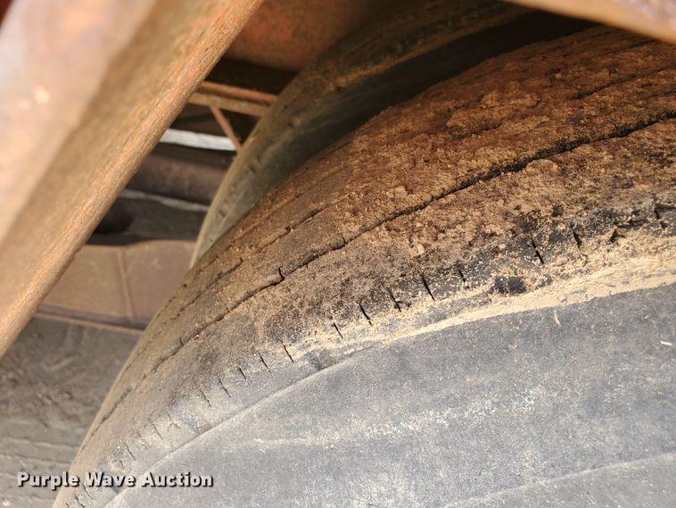 image for item DG8291 1984 Atoka 320FL50 oilfield trailer