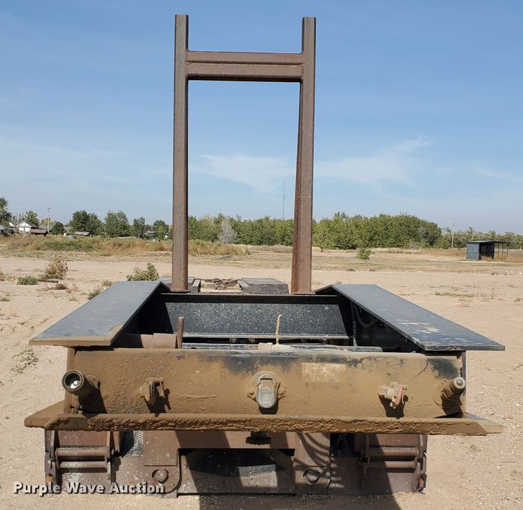 image for item DG8292 2006 Eager Beaver 50GSL lowboy equipment trailer