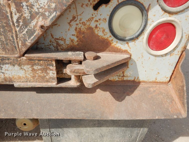 image for item DG8308 1992 Kenworth T600  dump truck