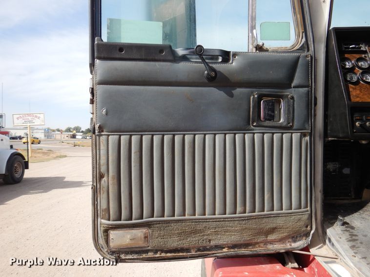 image for item DG8308 1992 Kenworth T600  dump truck