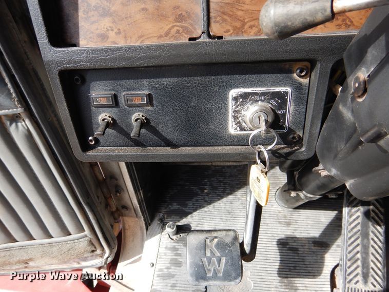 image for item DG8308 1992 Kenworth T600  dump truck