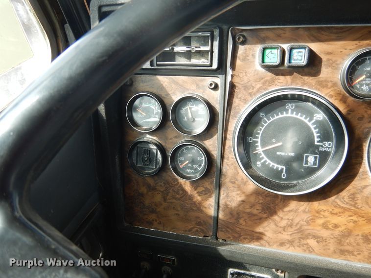 image for item DG8308 1992 Kenworth T600  dump truck