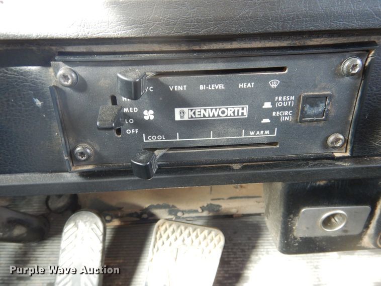 image for item DG8308 1992 Kenworth T600  dump truck