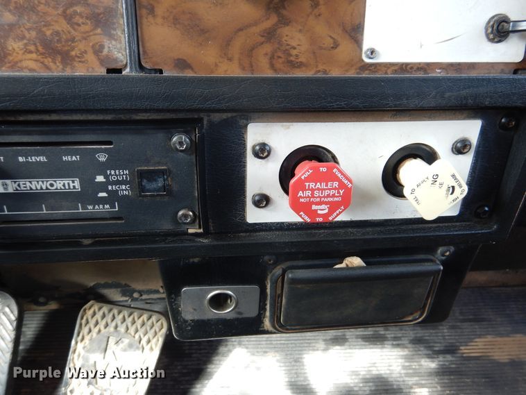 image for item DG8308 1992 Kenworth T600  dump truck