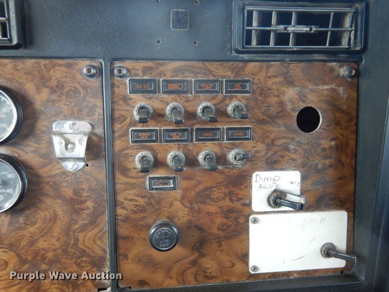 image for item DG8308 1992 Kenworth T600  dump truck