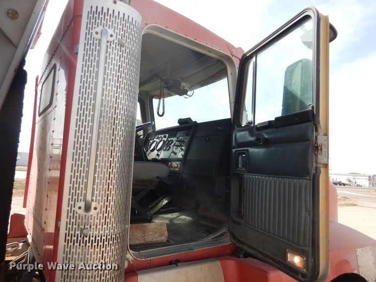 image for item DG8308 1992 Kenworth T600  dump truck