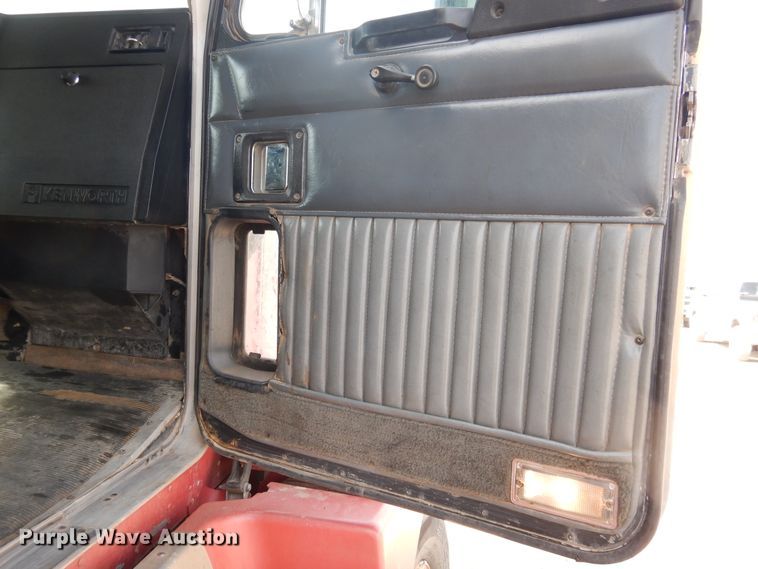 image for item DG8308 1992 Kenworth T600  dump truck