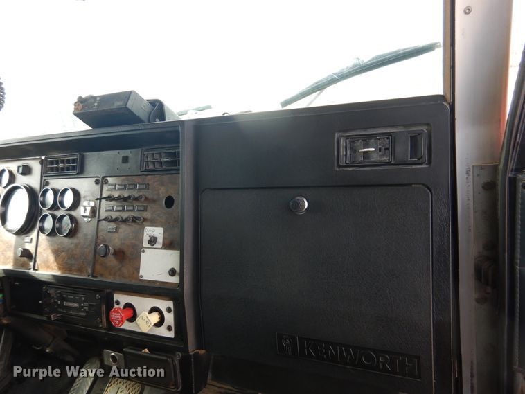 image for item DG8308 1992 Kenworth T600  dump truck