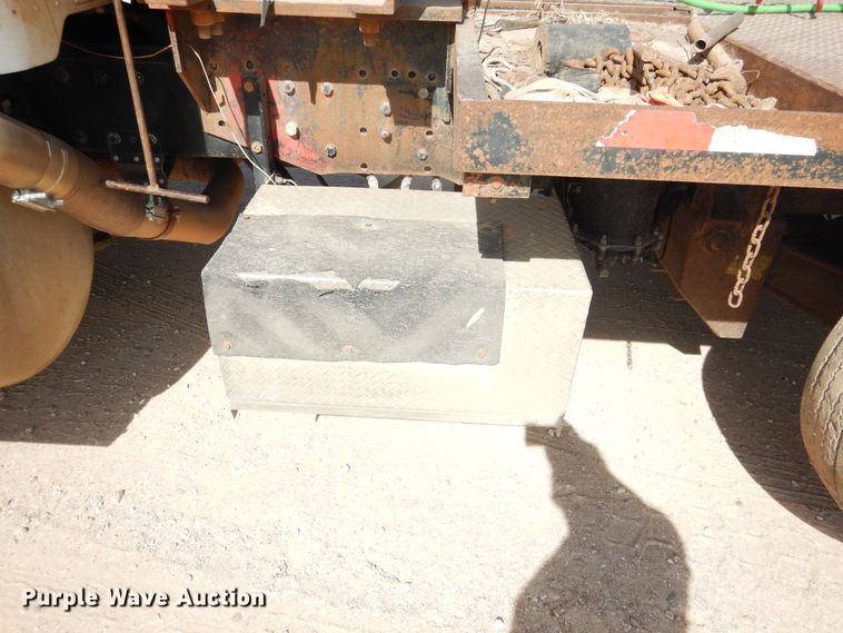 image for item DG8319 1998 Peterbilt 379 winch truck