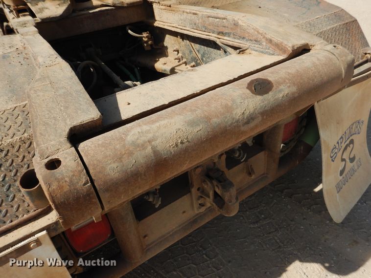 image for item DG8319 1998 Peterbilt 379 winch truck