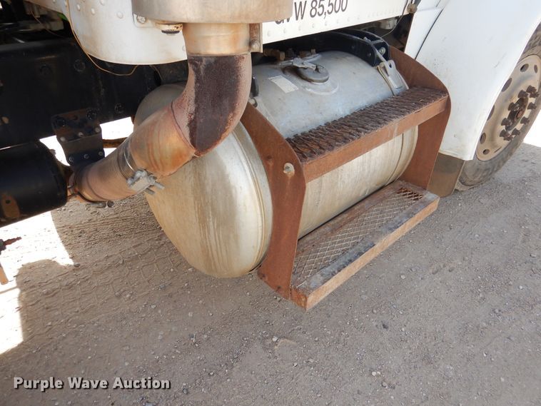 image for item DG8319 1998 Peterbilt 379 winch truck