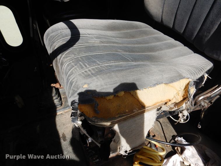 image for item DG8319 1998 Peterbilt 379 winch truck