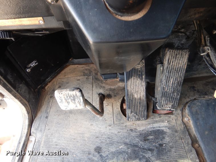 image for item DG8319 1998 Peterbilt 379 winch truck