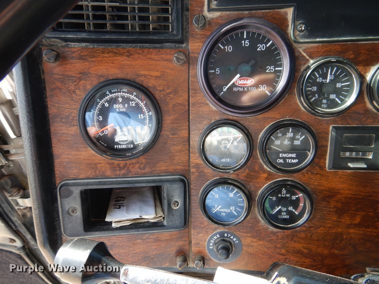 image for item DG8319 1998 Peterbilt 379 winch truck