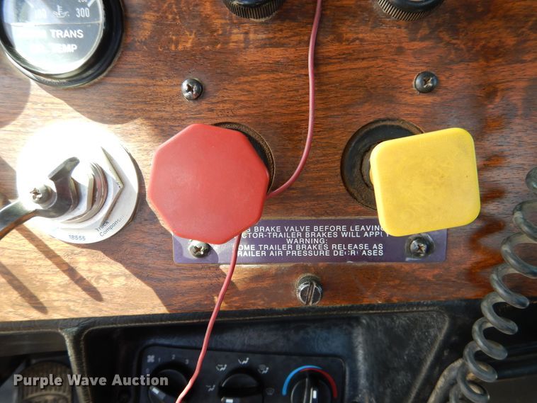 image for item DG8319 1998 Peterbilt 379 winch truck