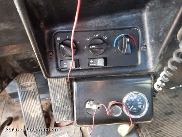 image for item DG8319 1998 Peterbilt 379 winch truck