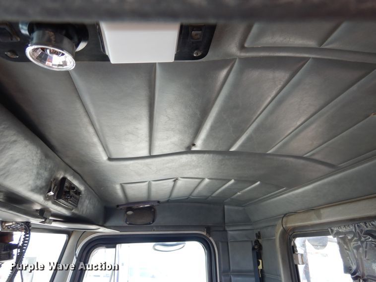 image for item DG8319 1998 Peterbilt 379 winch truck