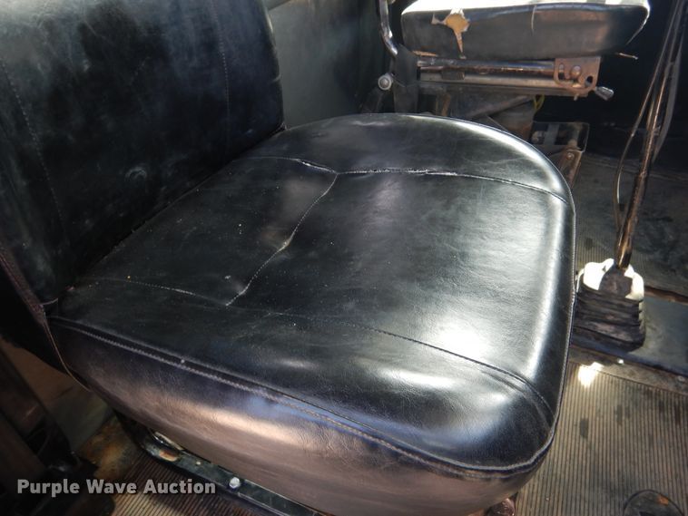 image for item DG8319 1998 Peterbilt 379 winch truck