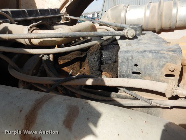 image for item DG8319 1998 Peterbilt 379 winch truck