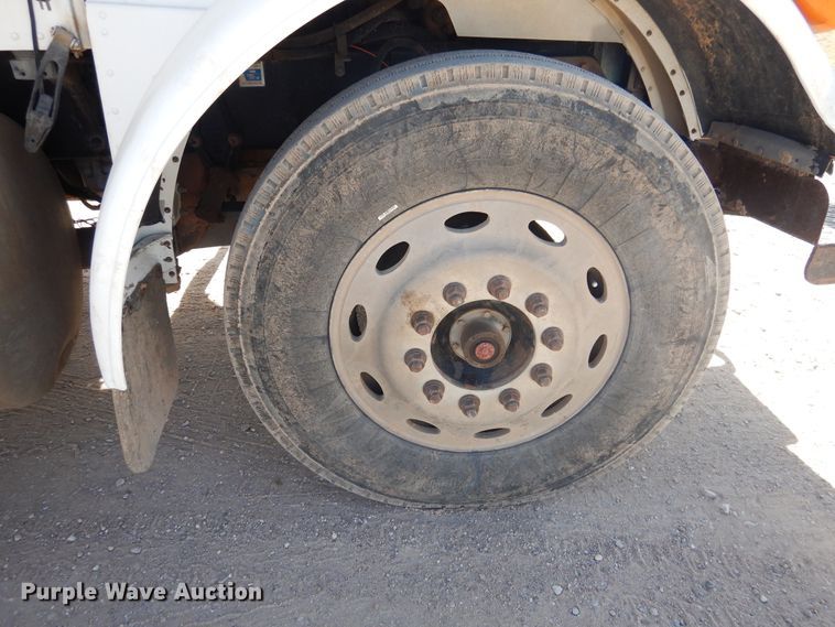 image for item DG8319 1998 Peterbilt 379 winch truck